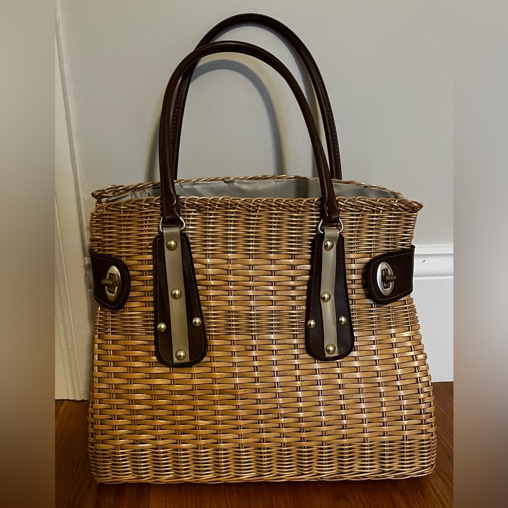 Stylish Woven Tote Bag with Brown Accents
